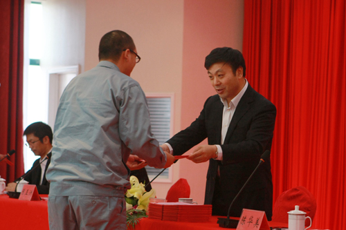 2012年上半年度優(yōu)秀員工表彰大會(huì)勝利召開(kāi)